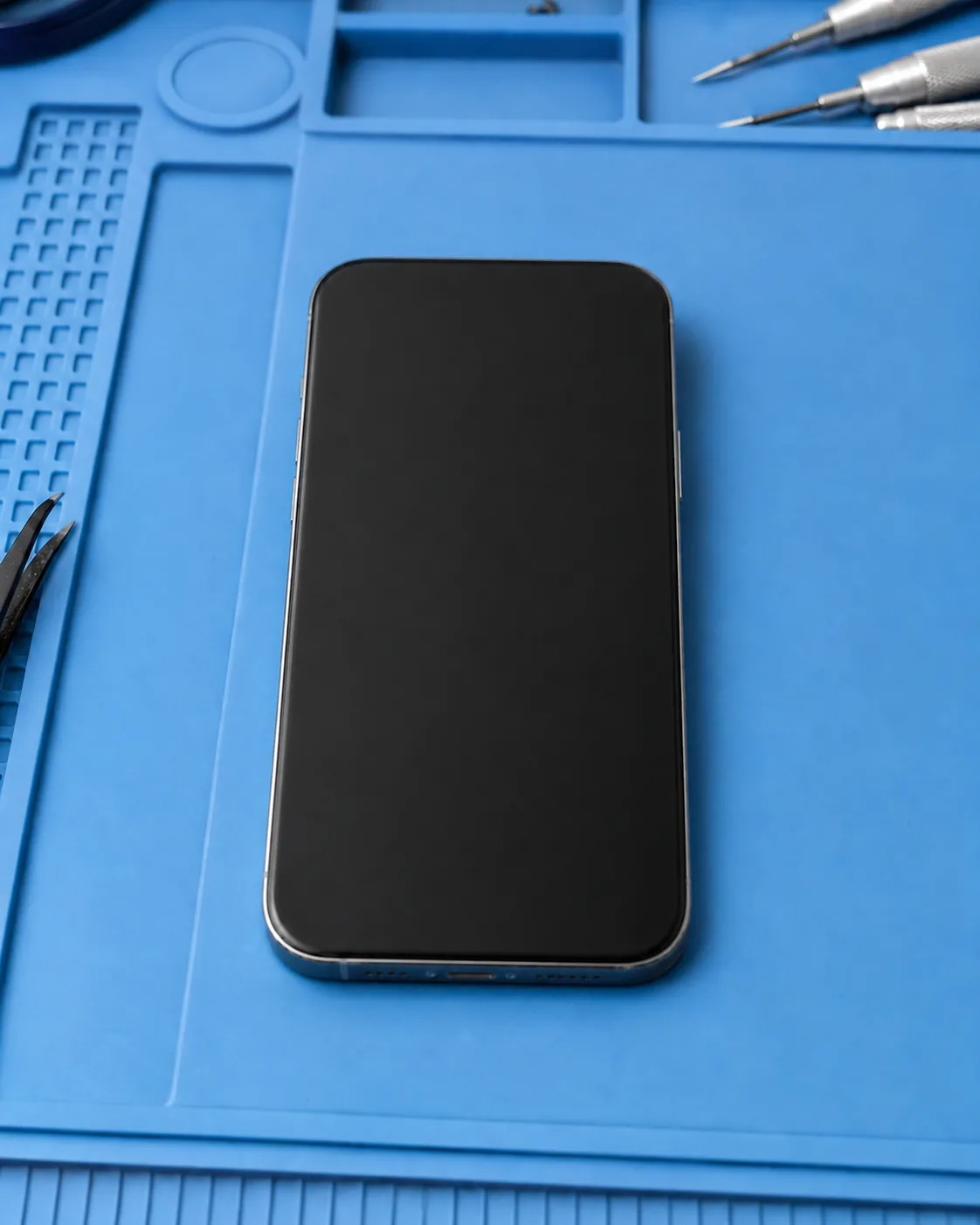Smartphone display restored after screen repair